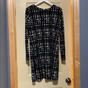 Beautiful dress and very comfortable!!